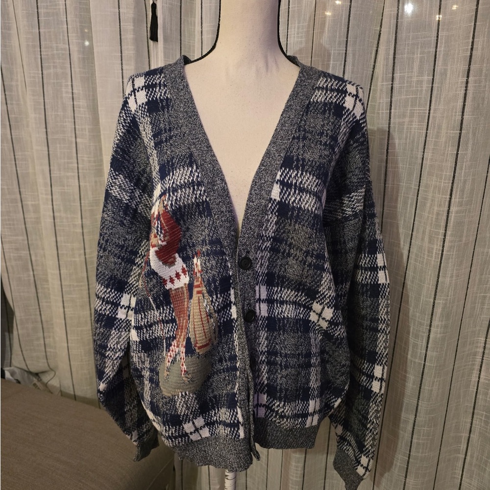 Stylish Plaid Cardigan with Embroidered Accent